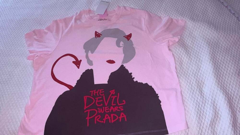 NEW Hybrid Apparel The Devil Wears Prada Women’s Large Pink Graphic T-Shirt - Picture 2 of 9